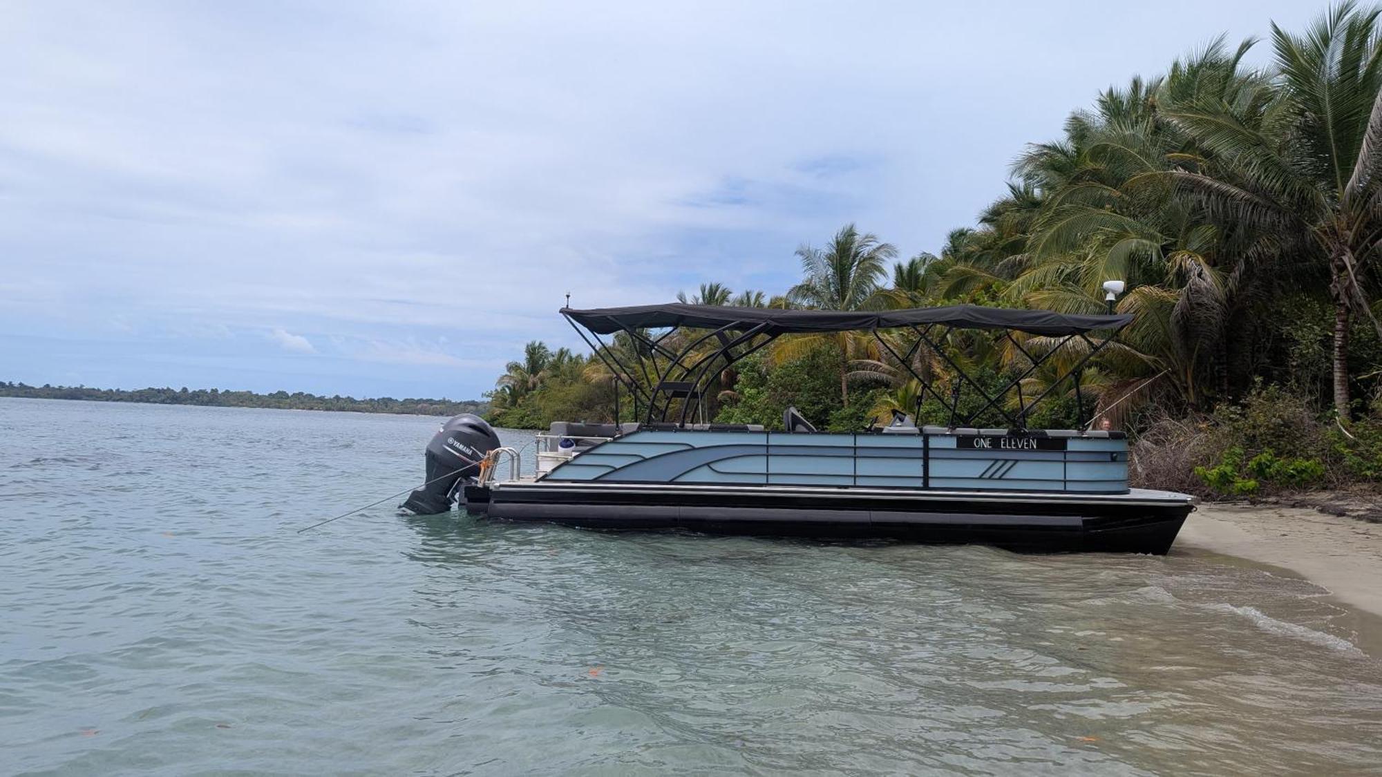 Pachamama Bay Club Hotel Bocas Town Exterior photo